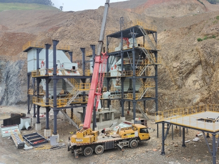 對比傳統(tǒng)水洗砂，制砂樓在占地面積、環(huán)保要求、生產(chǎn)效率、產(chǎn)品品質等方面均實現(xiàn)了全方位超越。它不僅解決了水洗砂 “占地大、污染重、靠天產(chǎn)、品質差” 的痛點，更契合了當前環(huán)保政策下的行業(yè)發(fā)展趨勢，成為制砂行業(yè)轉型升級的優(yōu)選方案。無論是新建制砂項目，還是老舊水洗砂生產(chǎn)線改造，制砂樓都能帶來更高的經(jīng)濟效益、環(huán)境效益和社會效益，助力從業(yè)者在激烈的市場競爭中搶占先機！